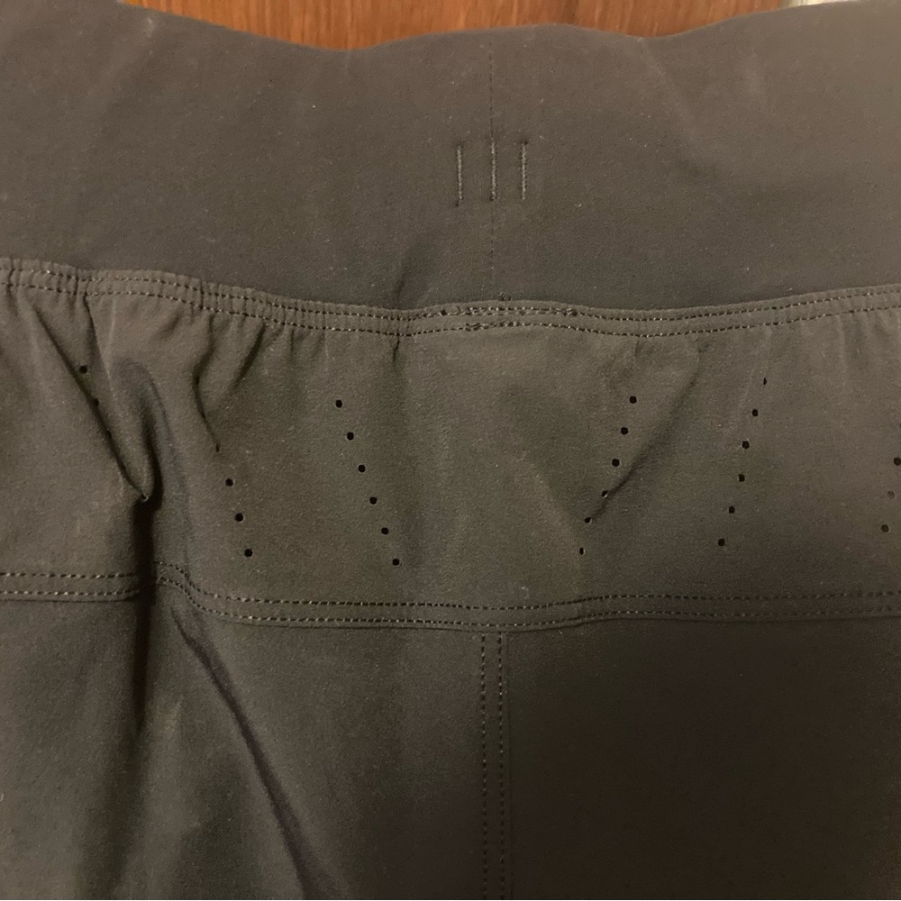 New and Unworn Lululemon El Court Shorts - Picture 6 of 7